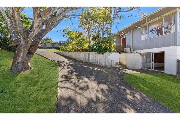 Photo of property in 24 Leaver Place, Weymouth, Auckland, 2103