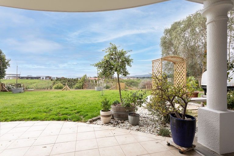 Photo of property in 33 Ruapehu Drive, Fitzherbert, Palmerston North, 4410