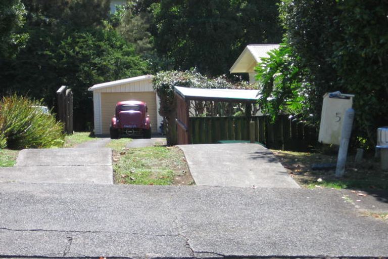 Photo of property in 5 Armstrong Place, New Lynn, Auckland, 0600