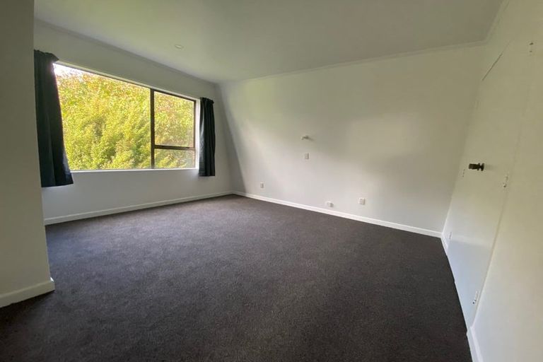 Photo of property in 64 Churton Drive, Churton Park, Wellington, 6037