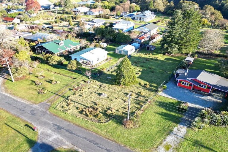 Photo of property in 32 Stafford Street, Blackball, 7804