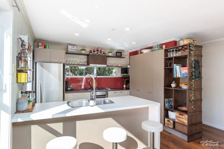 Photo of property in 41 Norana Road, Maoribank, Upper Hutt, 5018