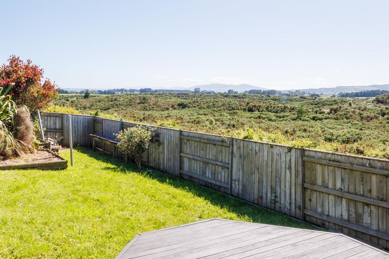 Photo of property in 20 Johnstone Drive, Fitzherbert, Palmerston North, 4410