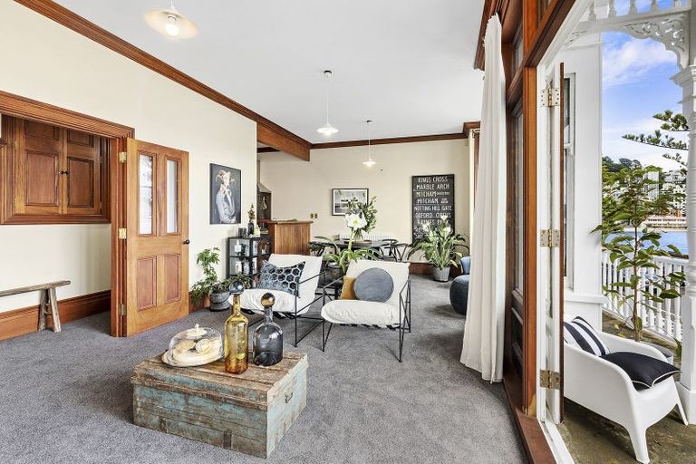 Photo of property in 320 Oriental Parade, Oriental Bay, Wellington, 6011