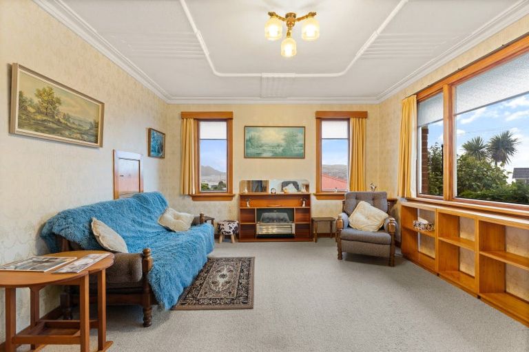 Photo of property in 122 Easther Crescent, Kew, Dunedin, 9012