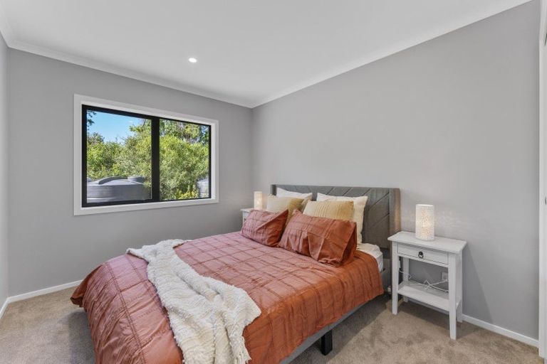 Photo of property in 10 Winnie Close, Acacia Bay, Taupo, 3330