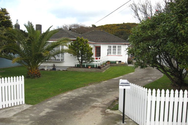 Photo of property in 71 Wellington Road, Wainuiomata, Lower Hutt, 5014