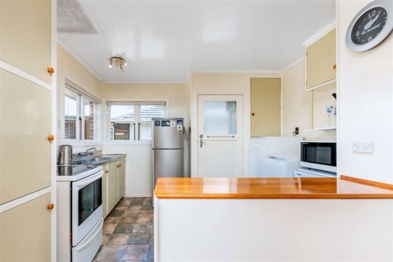 Photo of property in 9 Paton Avenue, Te Atatu South, Auckland, 0610