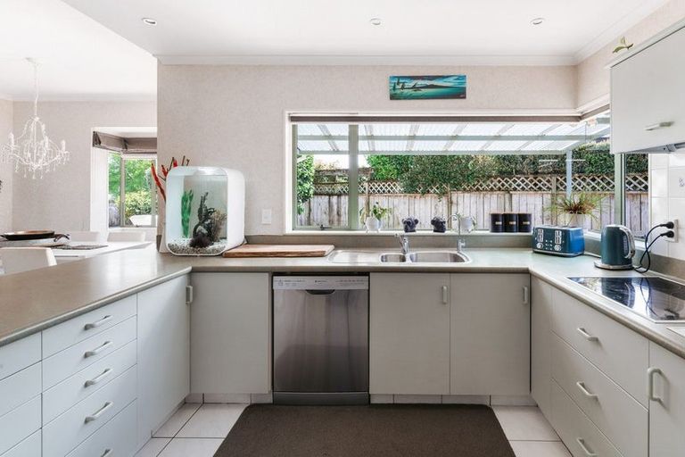 Photo of property in 5 Caernarvon Rise, Bethlehem, Tauranga, 3110