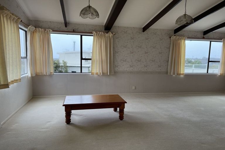 Photo of property in 17 Waller Avenue, Bucklands Beach, Auckland, 2012