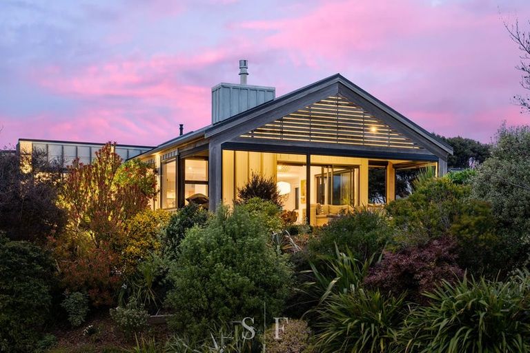 Photo of property in 14 Ferndale Drive, Waikanae, 5036