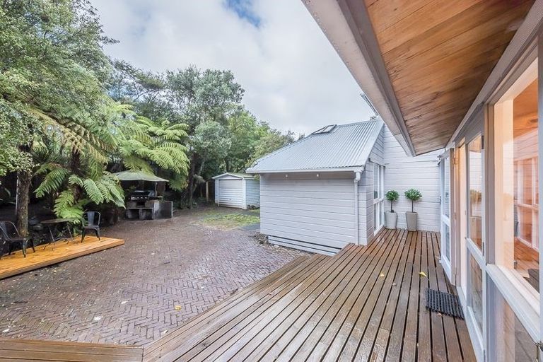 Photo of property in 18 Easter Parade, Glen Eden, Auckland, 0602