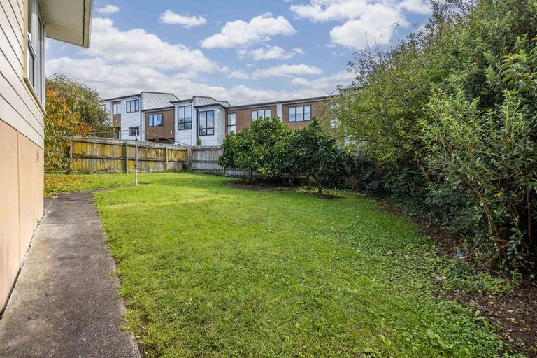 Photo of property in 20 Bellringer Road, Massey, Auckland, 0614
