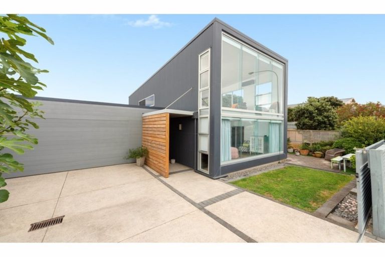 Photo of property in 1340 Papamoa Beach Road, Papamoa Beach, Papamoa, 3118