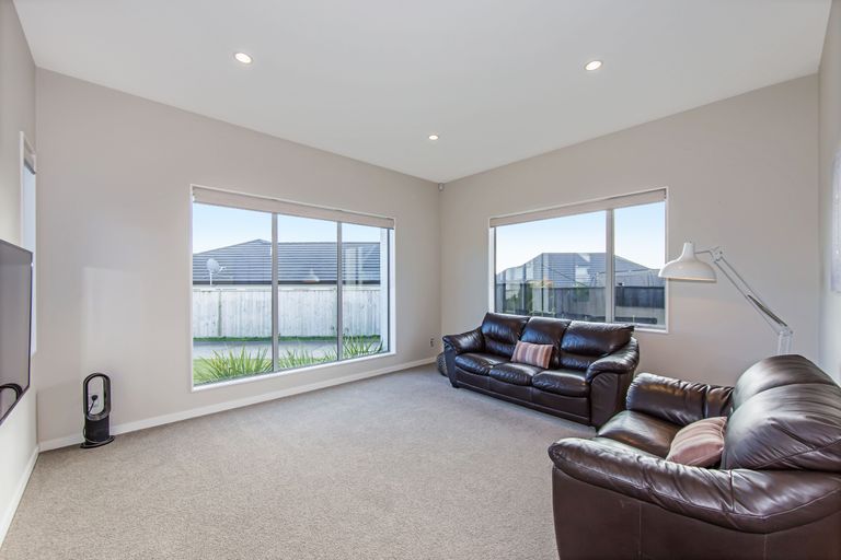 Photo of property in 11 Sibling Court, Silverdale, 0932