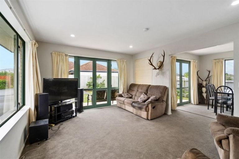 Photo of property in 31 Cossar Street, Burwood, Christchurch, 8083