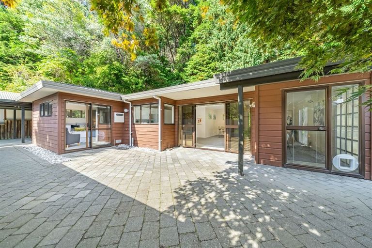 Photo of property in 92d Kamahi Street, Stokes Valley, Lower Hutt, 5019