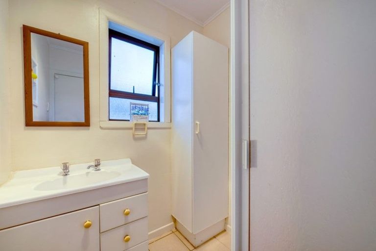 Photo of property in 24 Seddon Avenue, Papatoetoe, Auckland, 2104