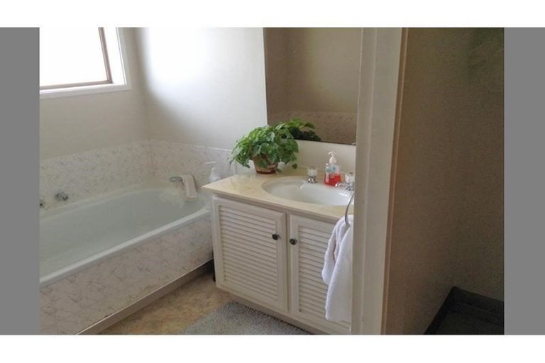 Photo of property in 1/54 Highland Park Drive, Highland Park, Auckland, 2010