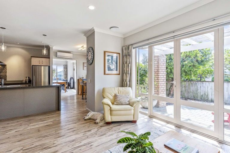 Photo of property in 12 Regent Drive, Paraparaumu Beach, Paraparaumu, 5032