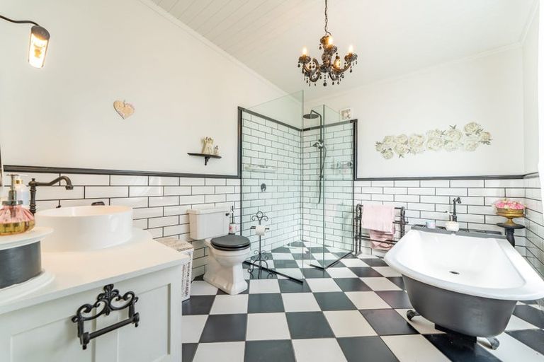 Photo of property in 17 Beach Street, Waikouaiti, 9510