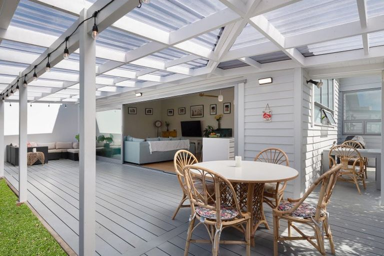 Photo of property in 51 Milford Road, Milford, Auckland, 0620