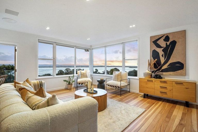 Photo of property in 1/106 Island Bay Road, Beach Haven, Auckland, 0626