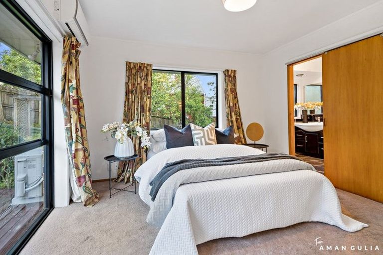 Photo of property in 40 Pigeon Mountain Road, Half Moon Bay, Auckland, 2012