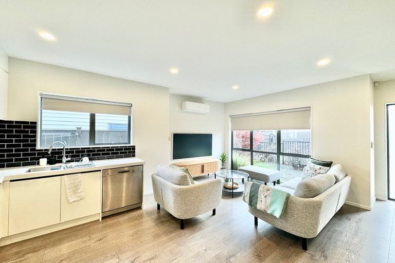 Photo of property in 61a Seabrook Avenue, New Lynn, Auckland, 0600