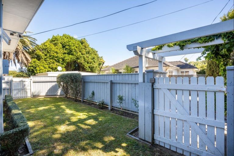 Photo of property in 475b Saint Aubyn Street, Moturoa, New Plymouth, 4310