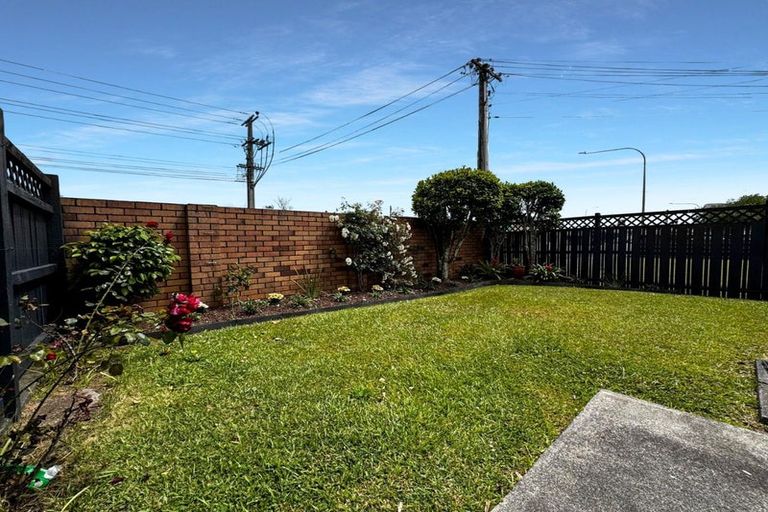 Photo of property in 1/12 Shakespeare Road, Milford, Auckland, 0620