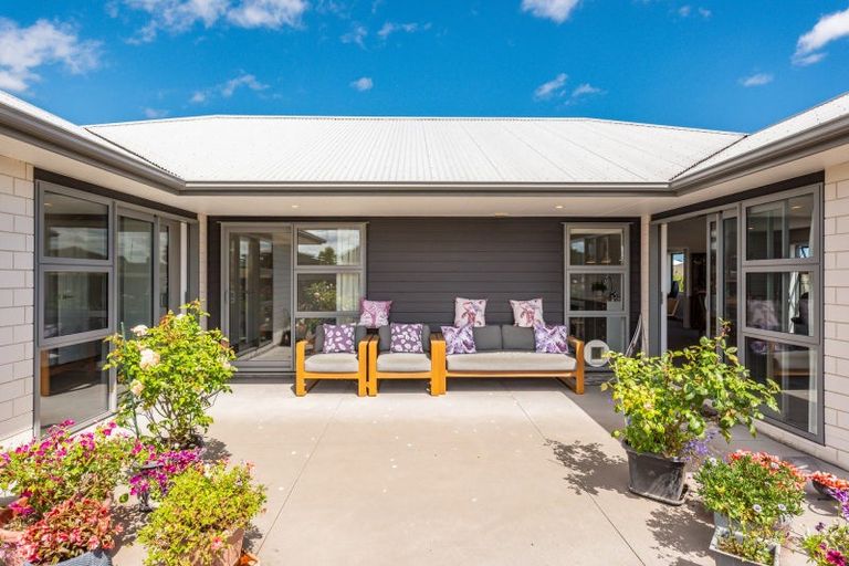 Photo of property in 24 Barry Curtis Place, Levin, 5510