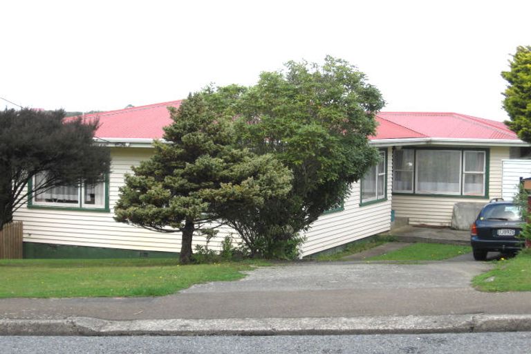 Photo of property in 3 Cotswold Crescent, Newlands, Wellington, 6037