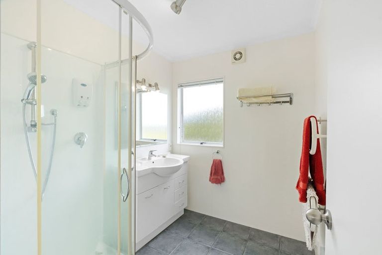 Photo of property in 16 Ryder Crescent, Levin, 5510