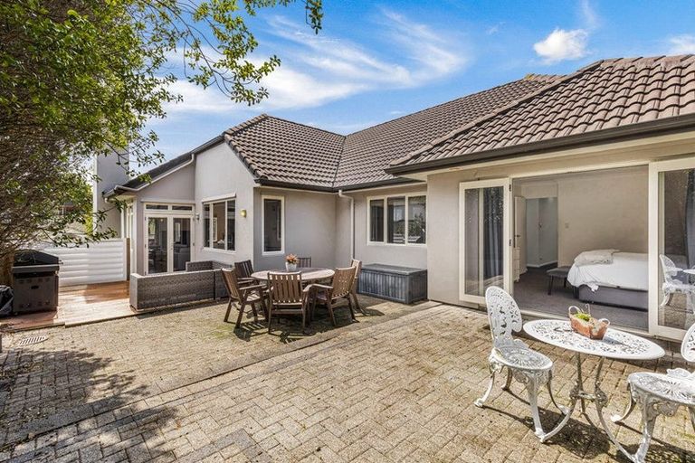 Photo of property in 30 Hogarth Rise, West Harbour, Auckland, 0618