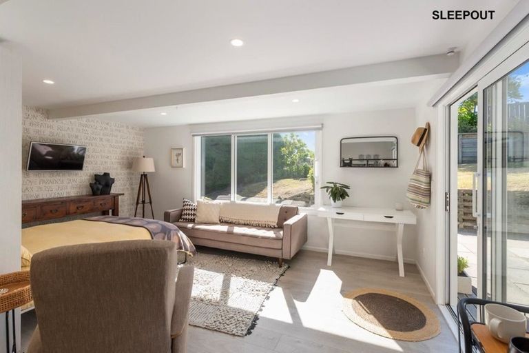 Photo of property in 27 Hemara Street, Waikanae Beach, Waikanae, 5036