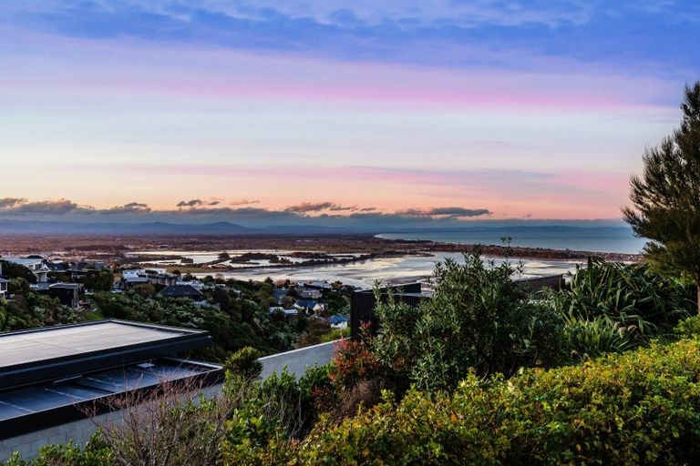 Photo of property in 170a Moncks Spur Road, Mount Pleasant, Christchurch, 8081