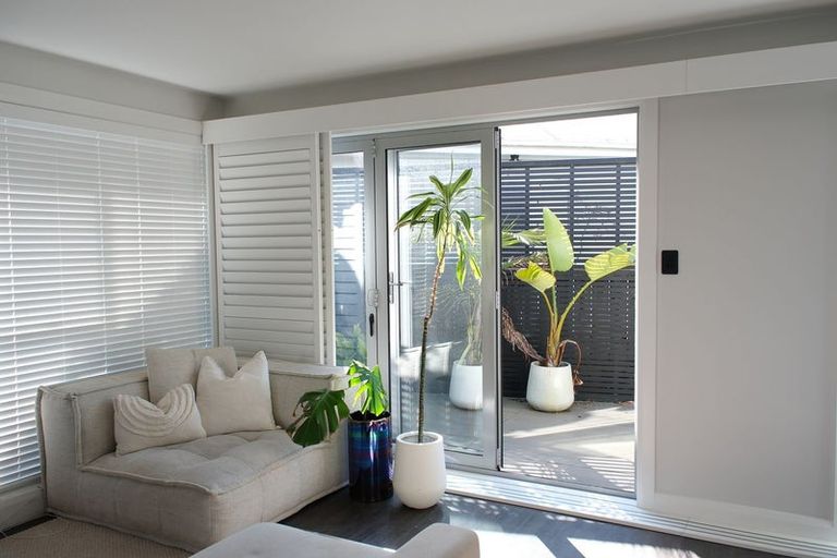 Photo of property in 12a Hinton Place, Weymouth, Auckland, 2103