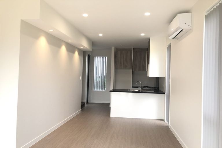 Photo of property in 4/21 Akoranga Drive, Northcote, Auckland, 0627