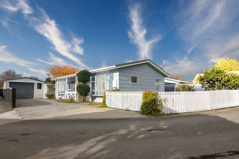 Photo of property in 19 Coromandel Court, Roslyn, Palmerston North, 4414
