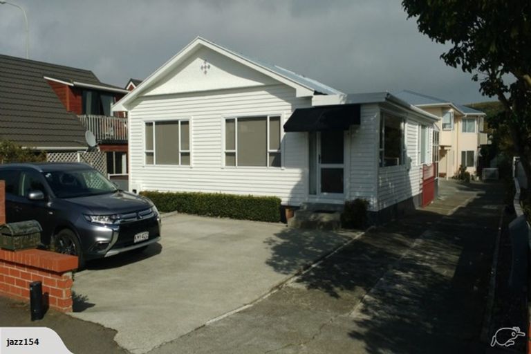 Photo of property in 11 Mana Esplanade, Paremata, Porirua, 5026