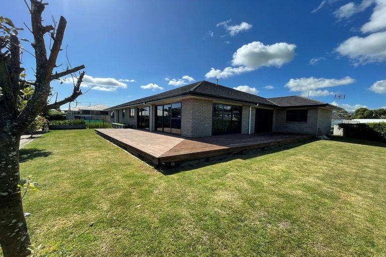 Photo of property in 6 Rayner Way, Glen Avon, New Plymouth, 4312