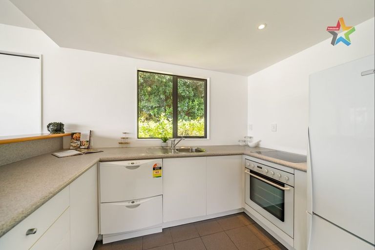 Photo of property in 18 Korokoro Road, Korokoro, Lower Hutt, 5012