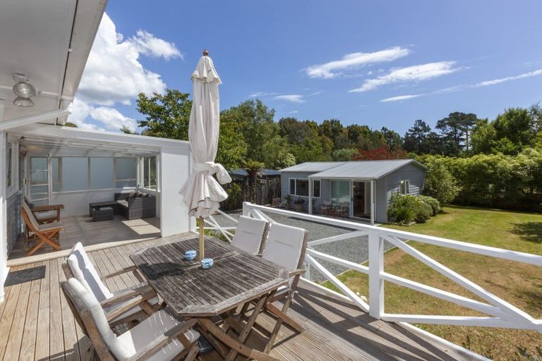 Photo of property in 190 Main Road South, Raumati South, Paraparaumu, 5032