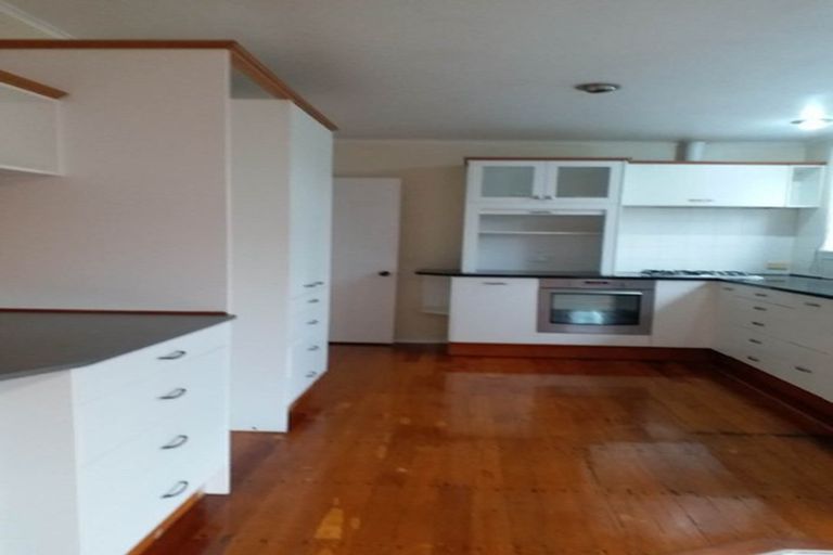 Photo of property in 1a Trojan Crescent, New Lynn, Auckland, 0600