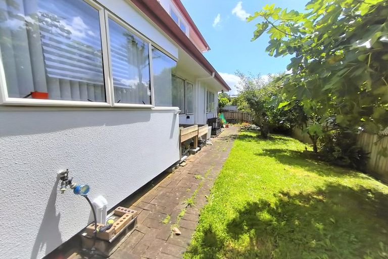 Photo of property in 2/12 Windsong Court, Northpark, Auckland, 2013