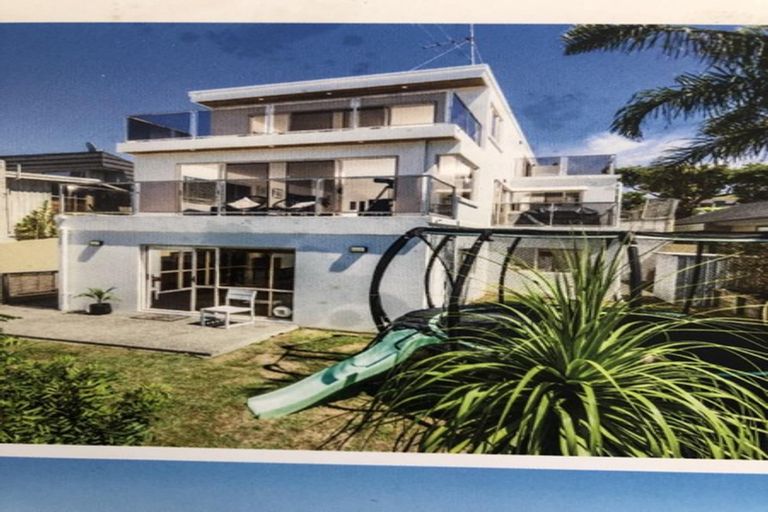 Photo of property in 1/25 Churchill Road, Murrays Bay, Auckland, 0630