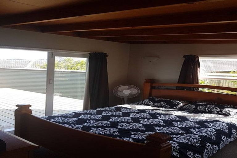 Photo of property in 16 Hetherington Road, Ranui, Auckland, 0612