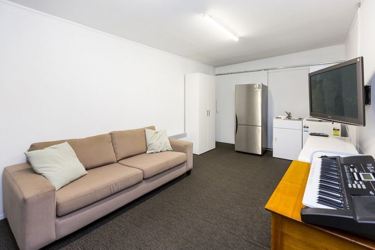 Photo of property in 2 Hobbit Lane, Pinehaven, Upper Hutt, 5371