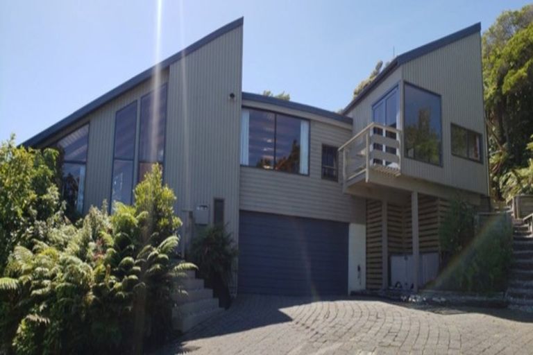 Photo of property in 32 Stanton Crescent, Karoro, Greymouth, 7805
